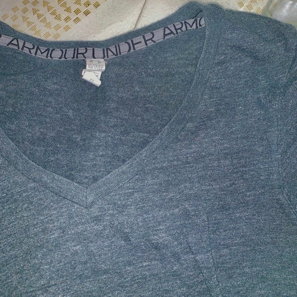 Black/grey Under Amour V-neck top Sz. XS - Picture 4 of 5
